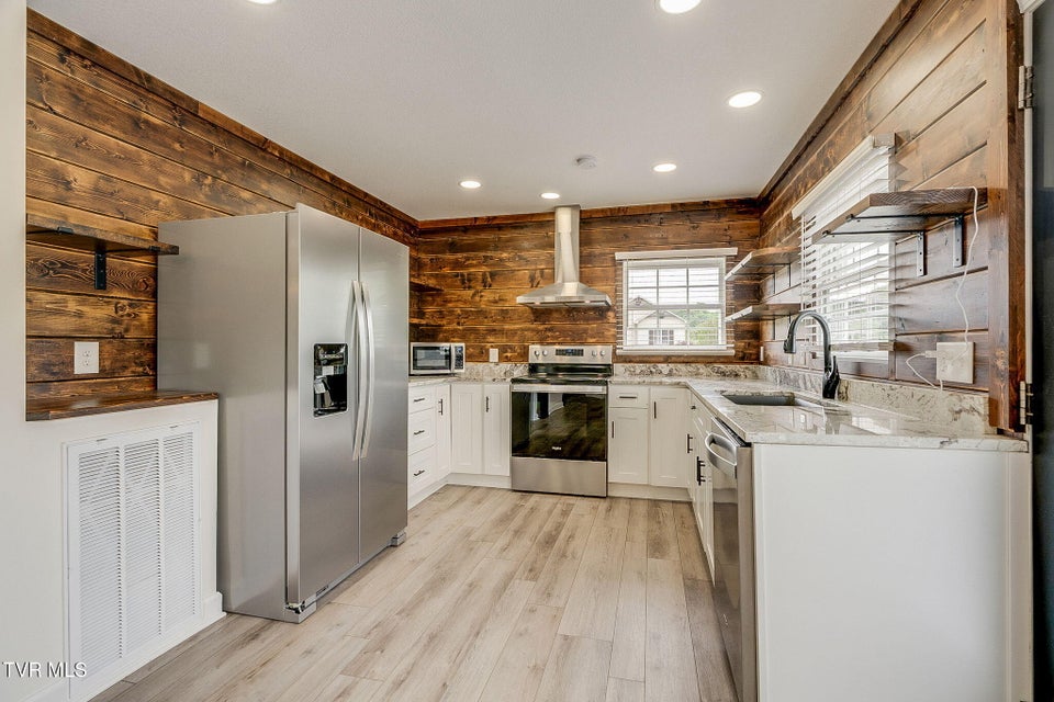 Photo #9: 512 Meadowlark Drive