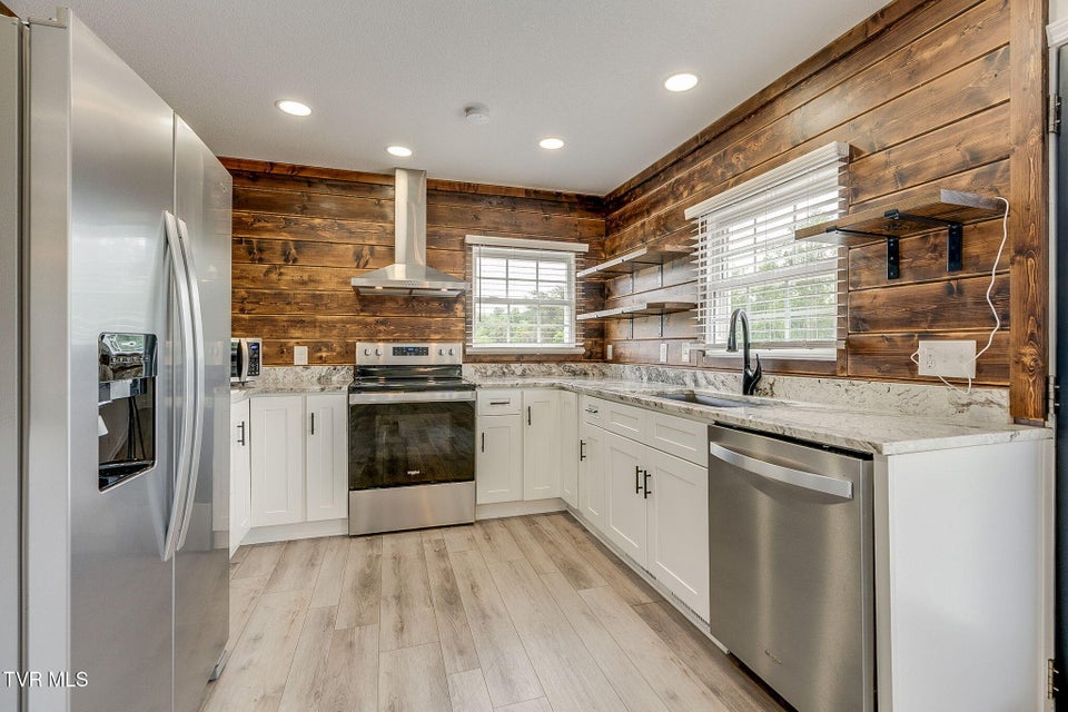 Photo #10: 512 Meadowlark Drive