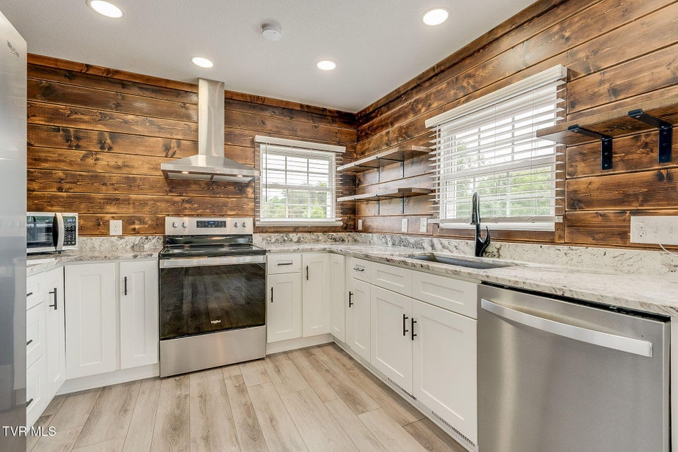 Photo #11: 512 Meadowlark Drive