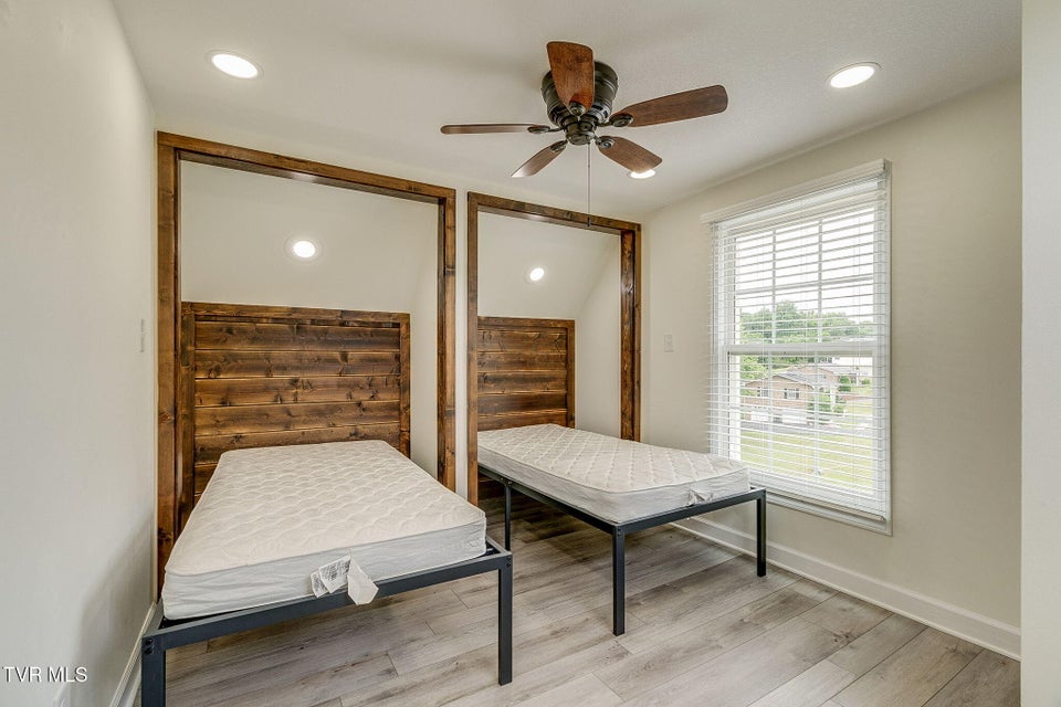 Photo #17: 512 Meadowlark Drive