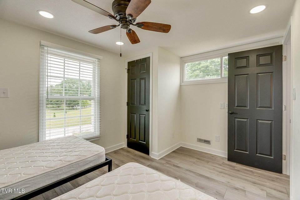 Photo #18: 512 Meadowlark Drive