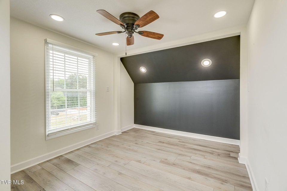 Photo #20: 512 Meadowlark Drive