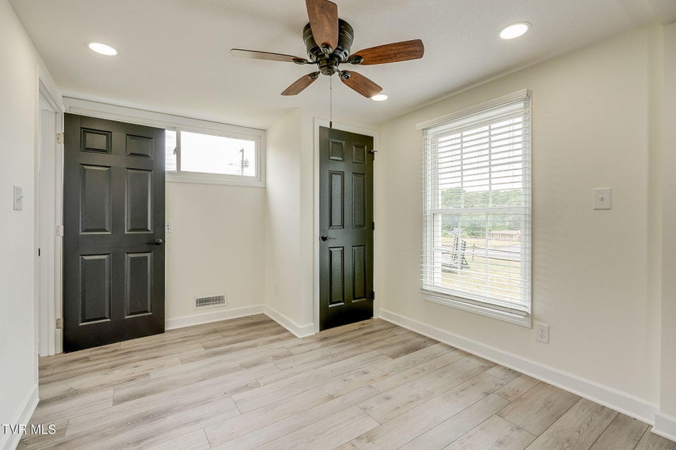 Photo #21: 512 Meadowlark Drive