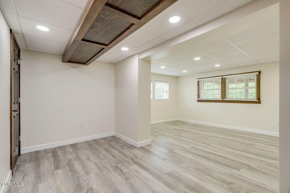 Photo #22: 512 Meadowlark Drive