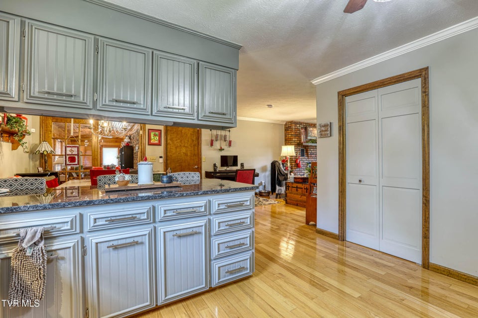 Photo #13: 209 Bernard Avenue