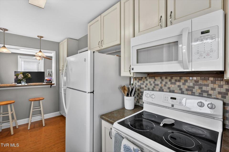 Photo #9: 1560 Sevier Avenue
