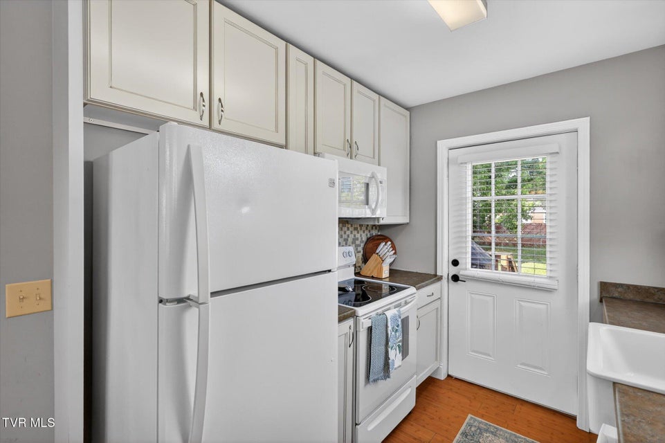 Photo #11: 1560 Sevier Avenue