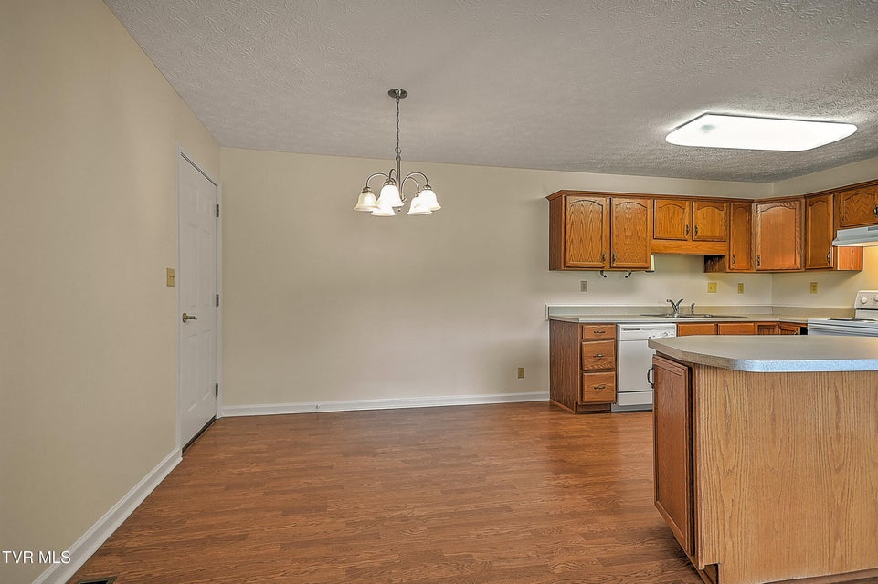 Photo #11: 921 Cornerstone Court