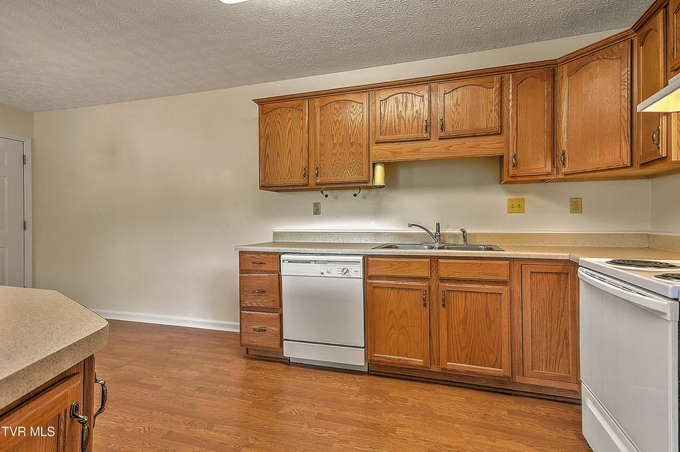 Photo #17: 921 Cornerstone Court