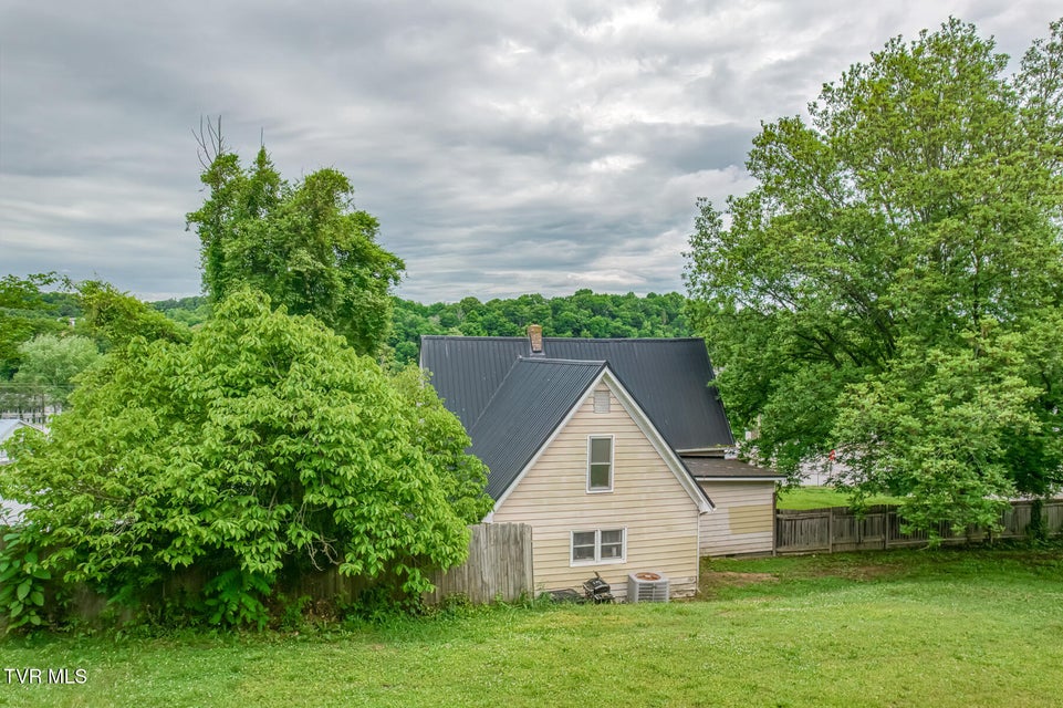 Photo #4: 391 Railroad Street