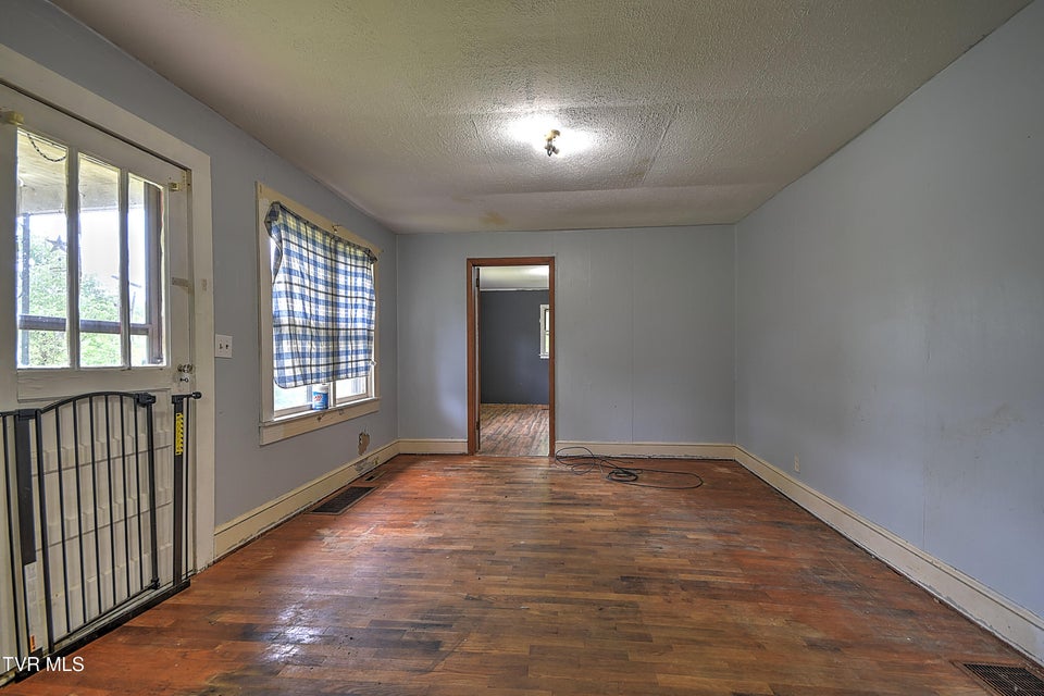 Photo #5: 726 Hammond Avenue