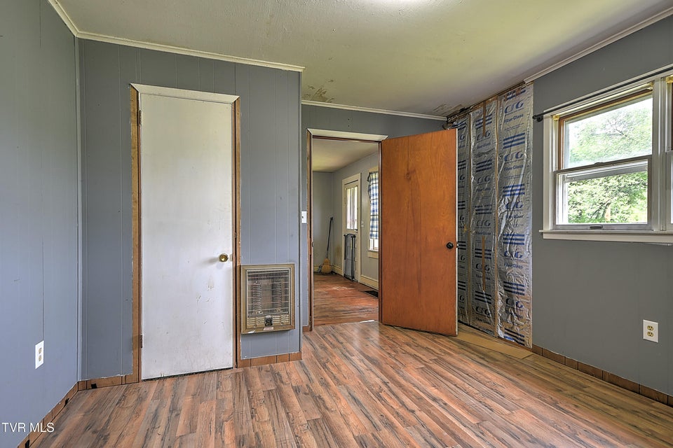 Photo #16: 726 Hammond Avenue