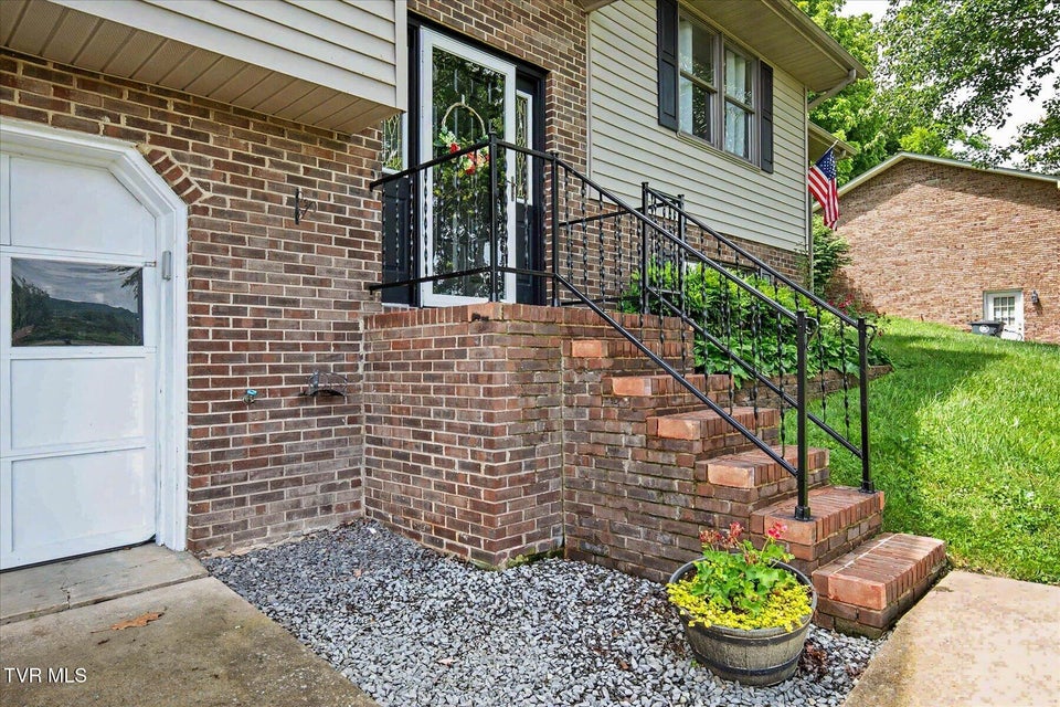 Photo #5: 912 Sherbrooke Circle