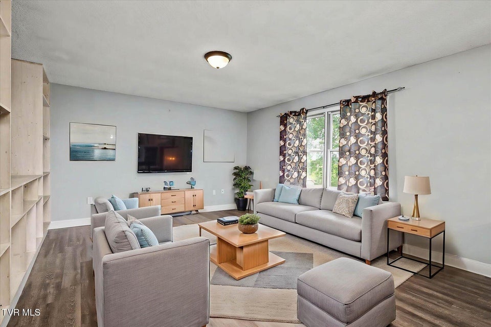 Photo #8: 912 Sherbrooke Circle