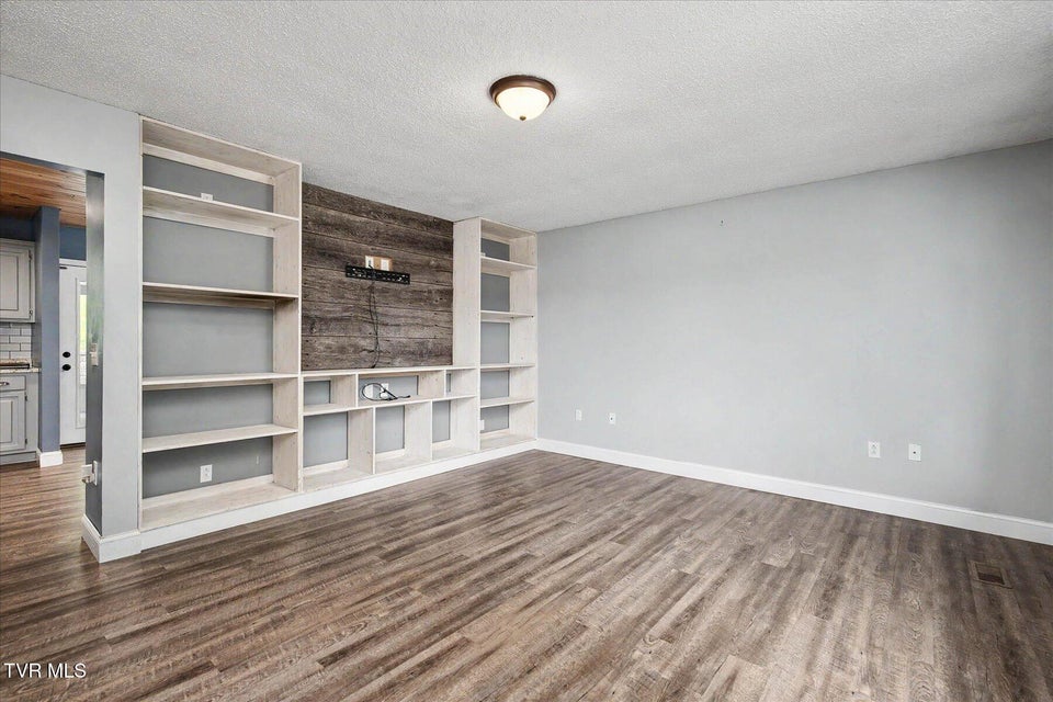 Photo #11: 912 Sherbrooke Circle
