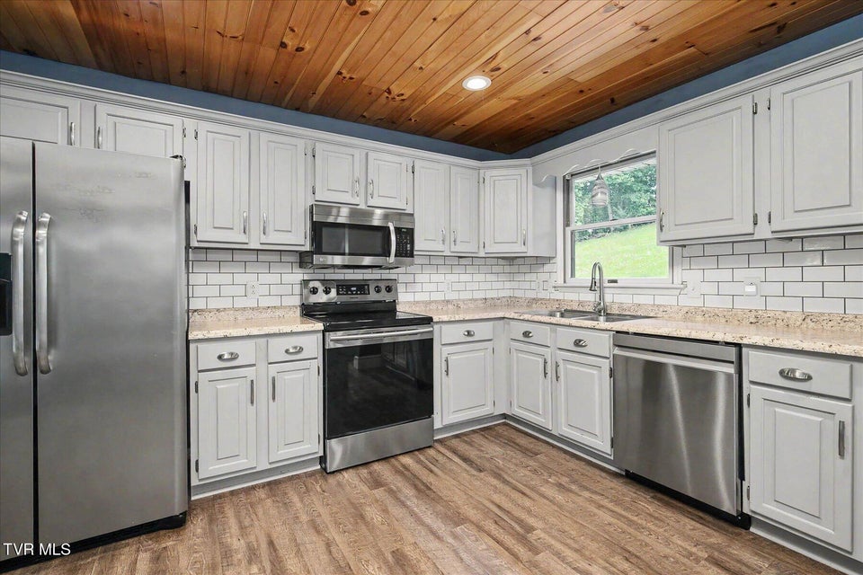Photo #13: 912 Sherbrooke Circle