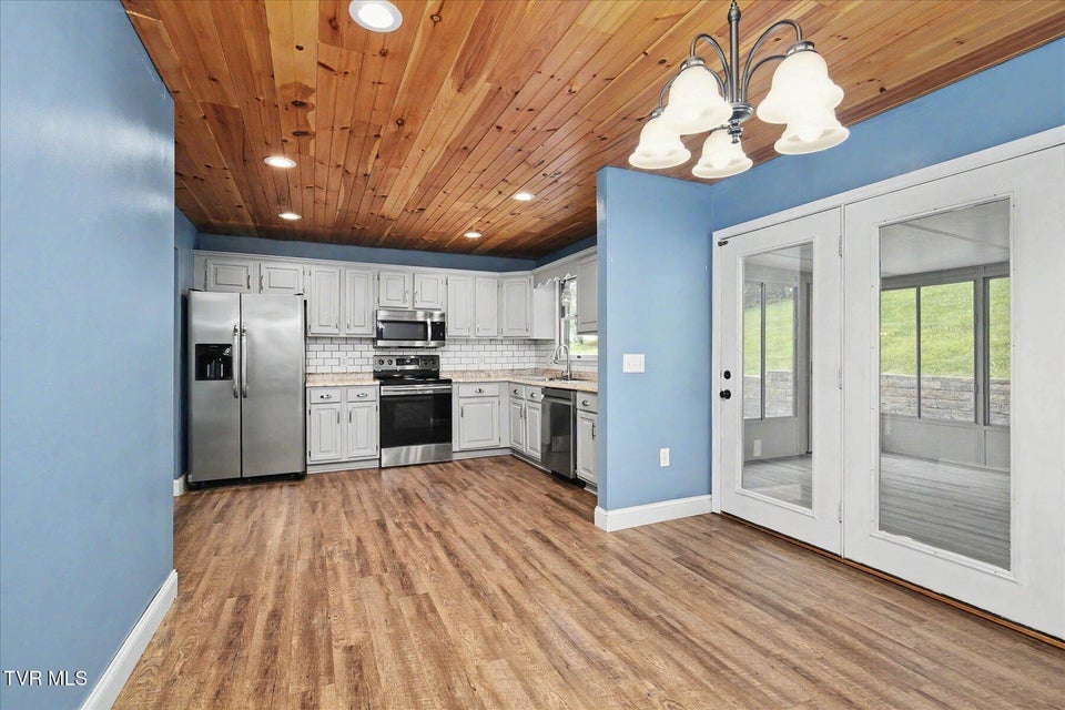 Photo #14: 912 Sherbrooke Circle