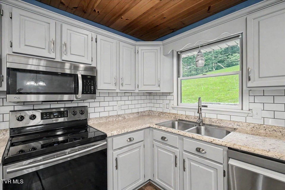 Photo #16: 912 Sherbrooke Circle