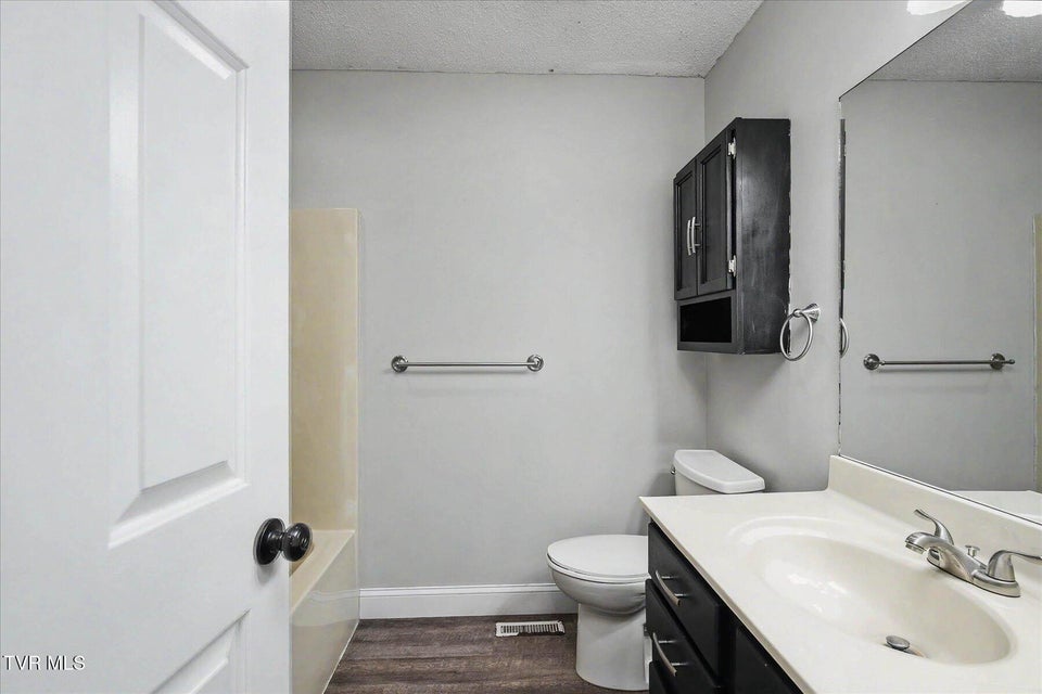 Photo #17: 912 Sherbrooke Circle
