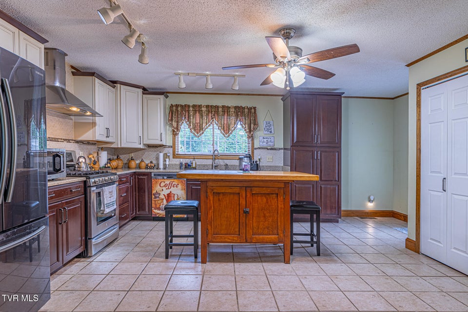Photo #5: 125 Parsonage Road