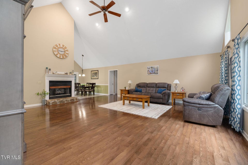 Photo #8: 406 Gustavis Court