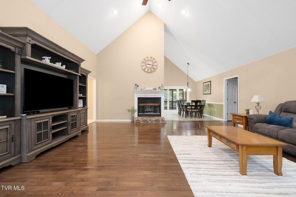 Photo #10: 406 Gustavis Court