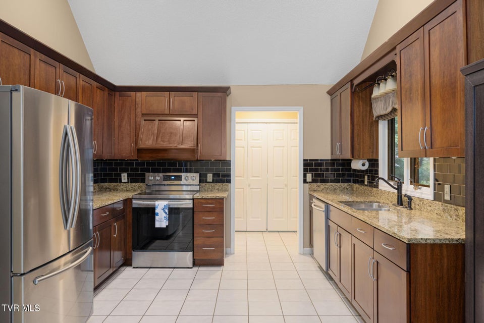 Photo #23: 406 Gustavis Court