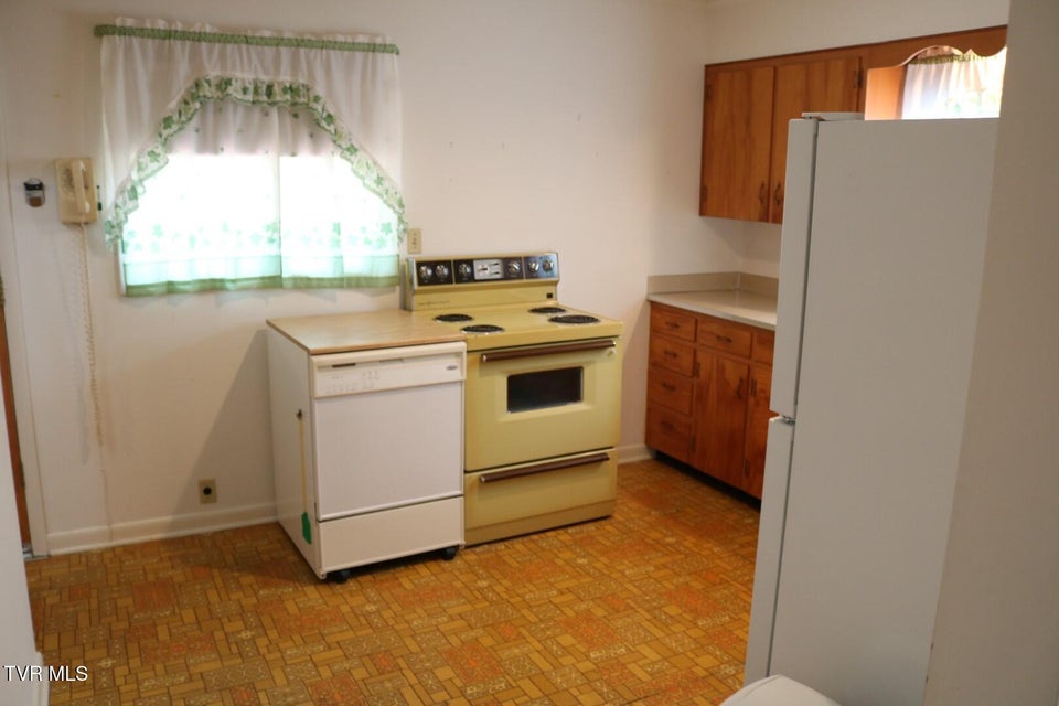 Photo #7: 108 Mayor Avenue