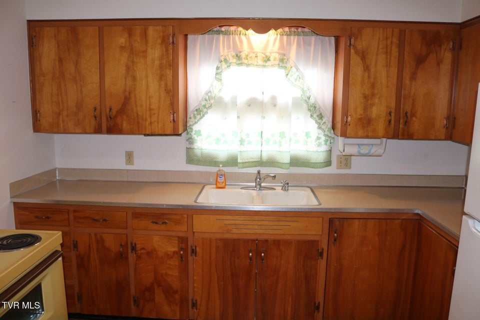 Photo #6: 108 Mayor Avenue