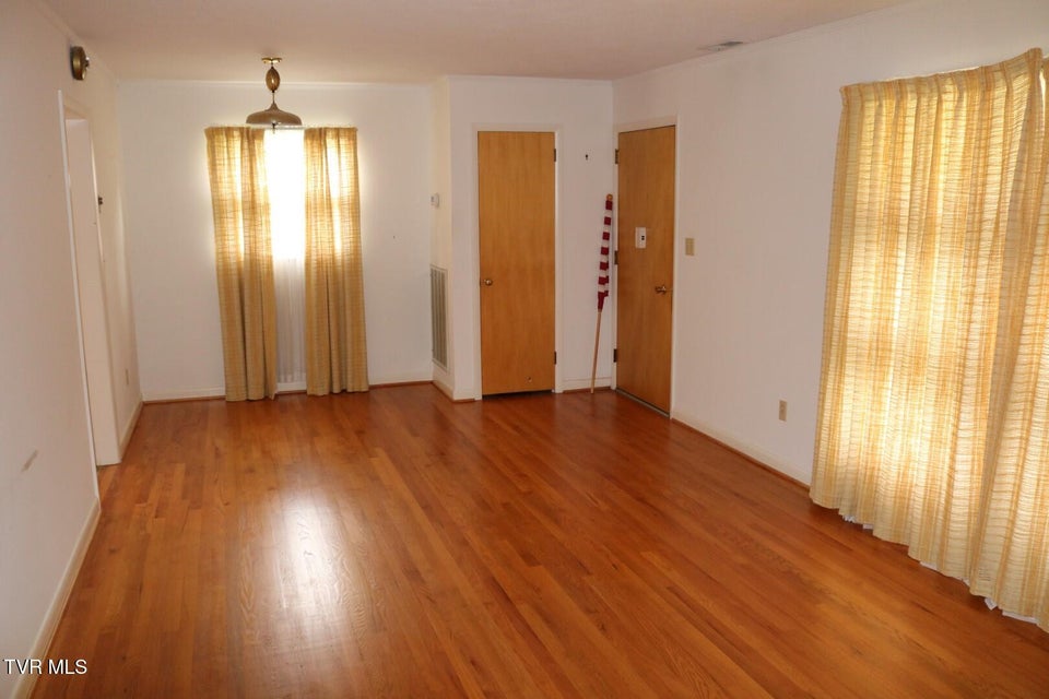 Photo #4: 108 Mayor Avenue