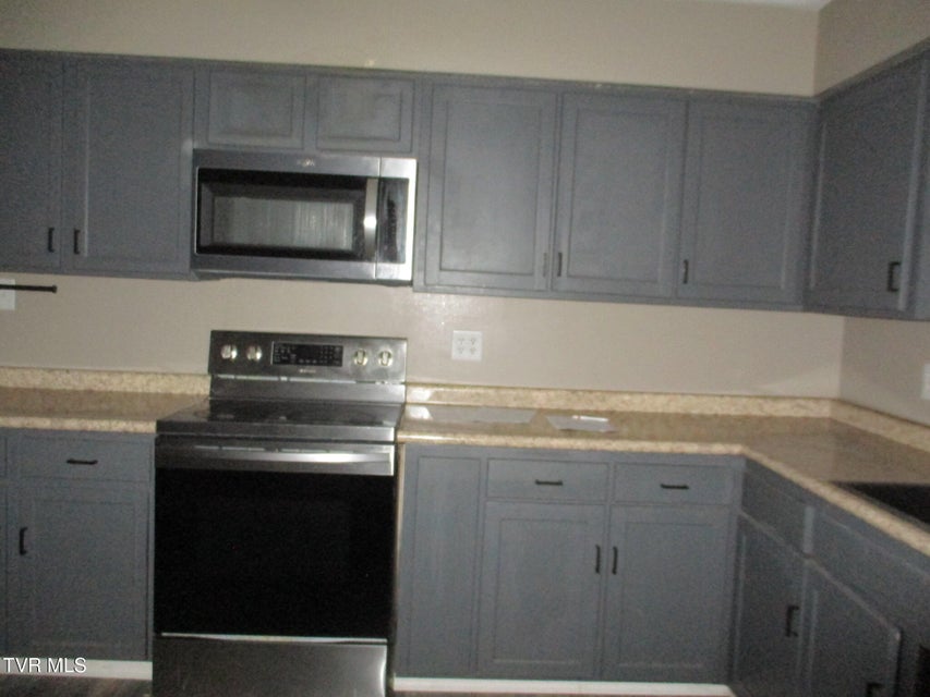 Photo #4: 206 Cloverdale Place