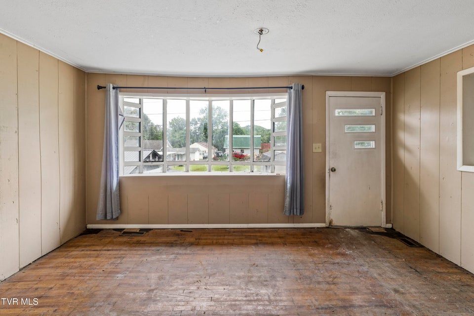 Photo #2: 902 Diane Avenue