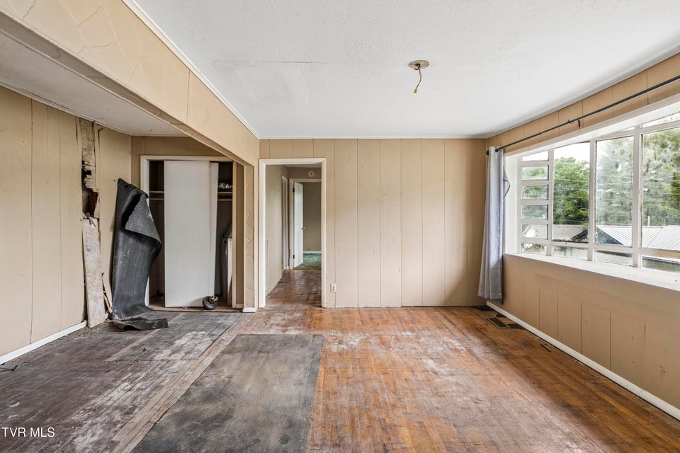Photo #3: 902 Diane Avenue