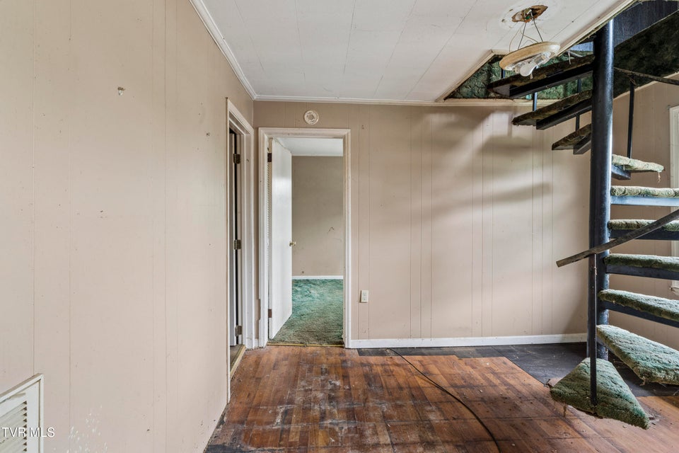Photo #10: 902 Diane Avenue