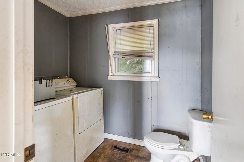 Photo #14: 902 Diane Avenue