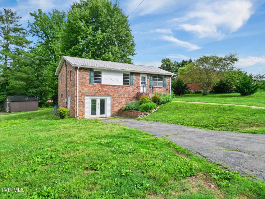 Photo #3: 121 York Drive