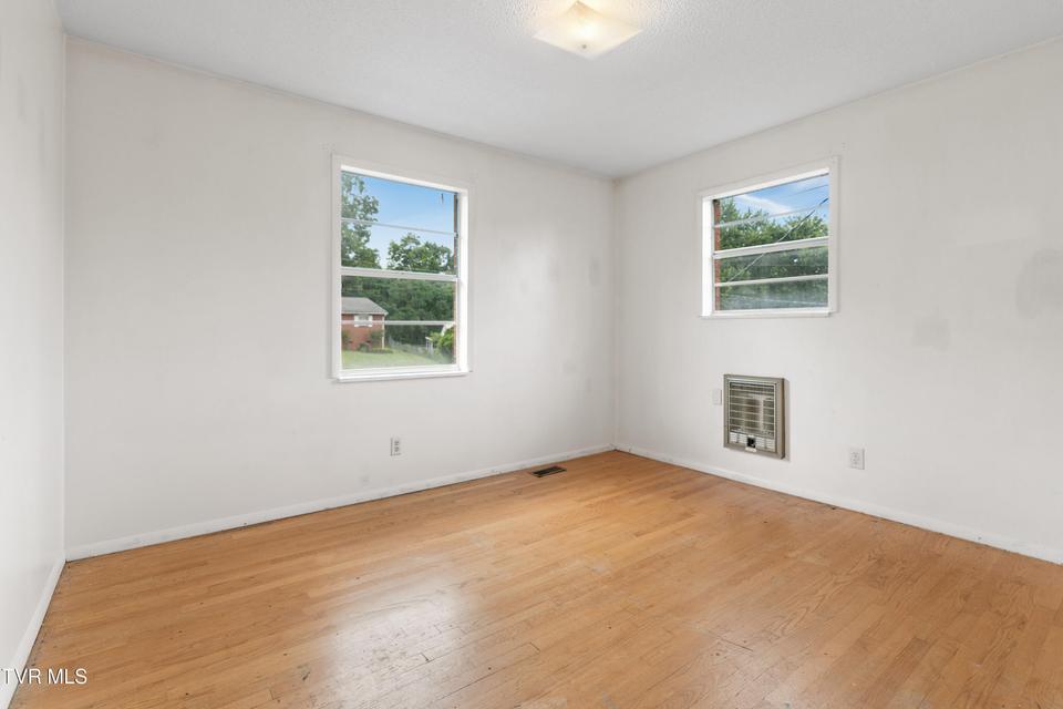 Photo #16: 121 York Drive