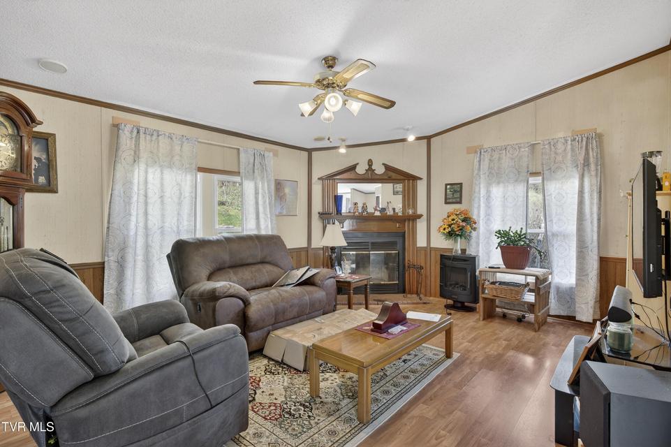 Photo #3: 2122 Wren Lane