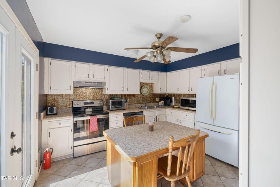 Photo #16: 3101 Newbern Drive