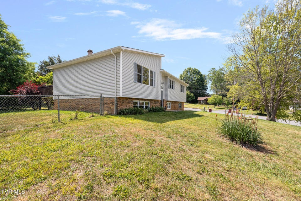 Photo #47: 3101 Newbern Drive
