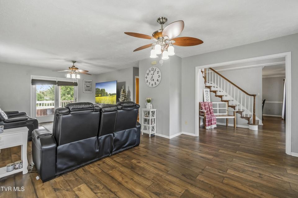 Photo #5: 410 Appian Way