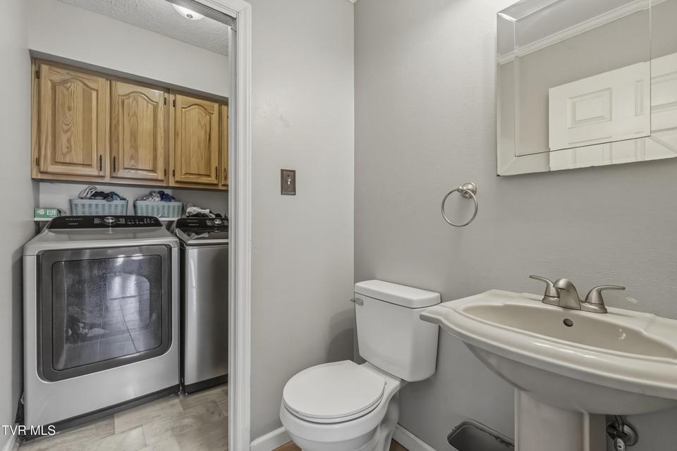 Photo #11: 410 Appian Way