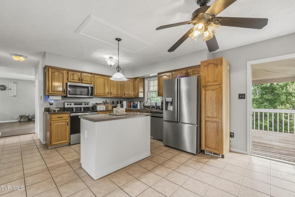 Photo #12: 410 Appian Way