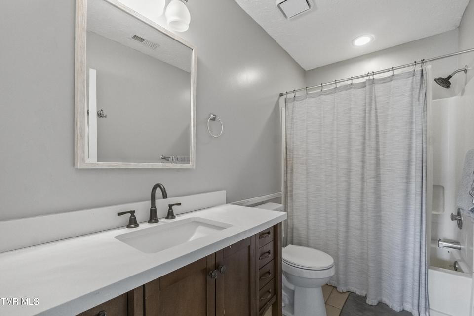 Photo #31: 410 Appian Way