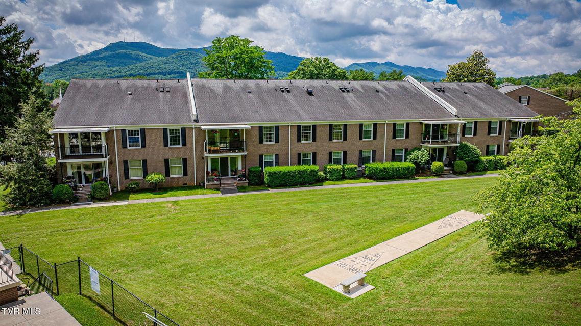 Photo #33: 202 University Parkway