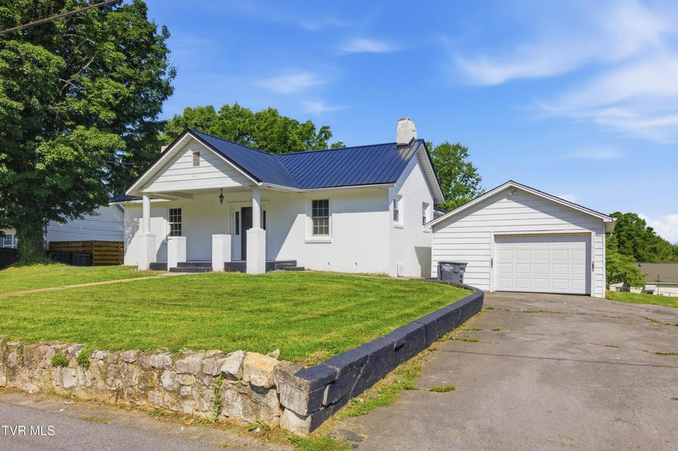 Photo #2: 1721 Ridgeway Drive