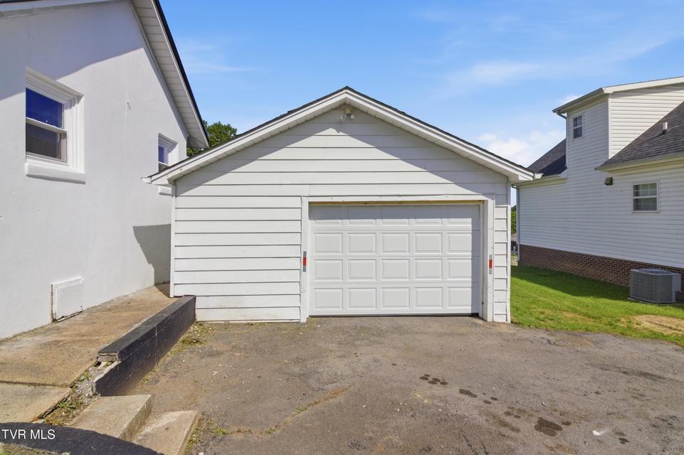 Photo #4: 1721 Ridgeway Drive