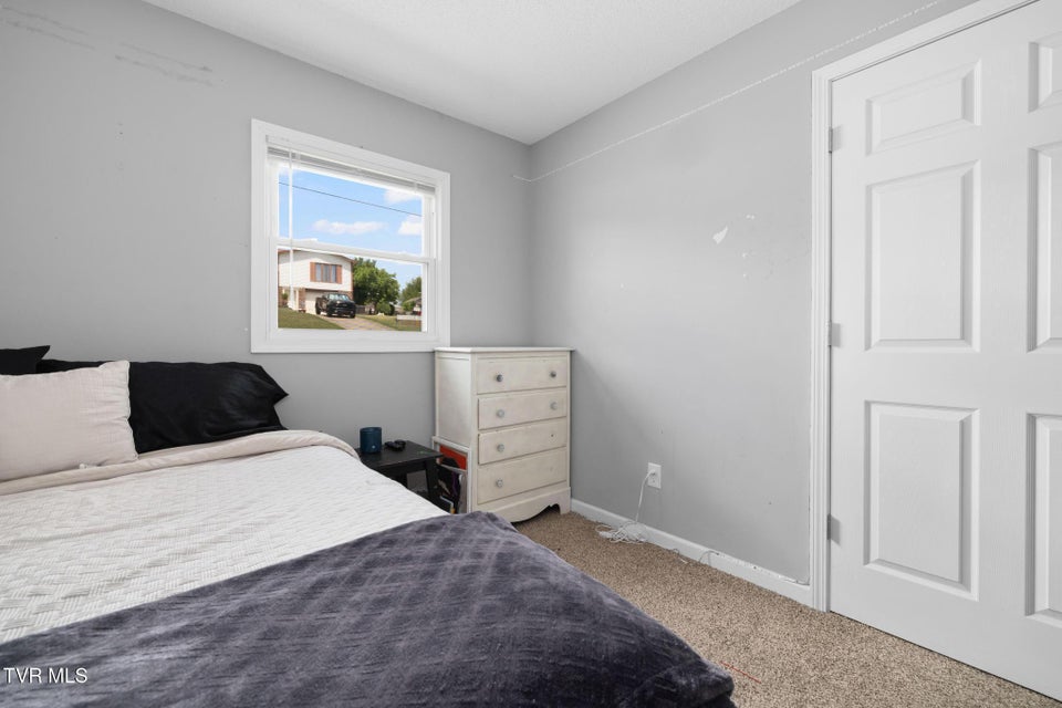 Photo #37: 906 Locklaine Drive