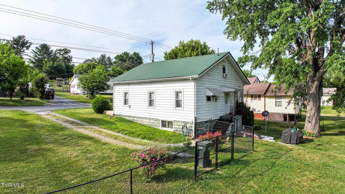 Photo #32: 515 Mckee Street