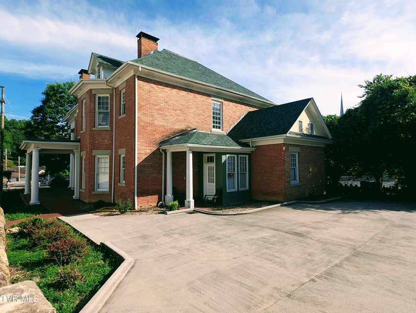Photo #3: 221 Main Street